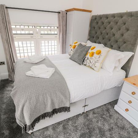 Evening Star Engine Shed Apartment Уитби Екстериор снимка