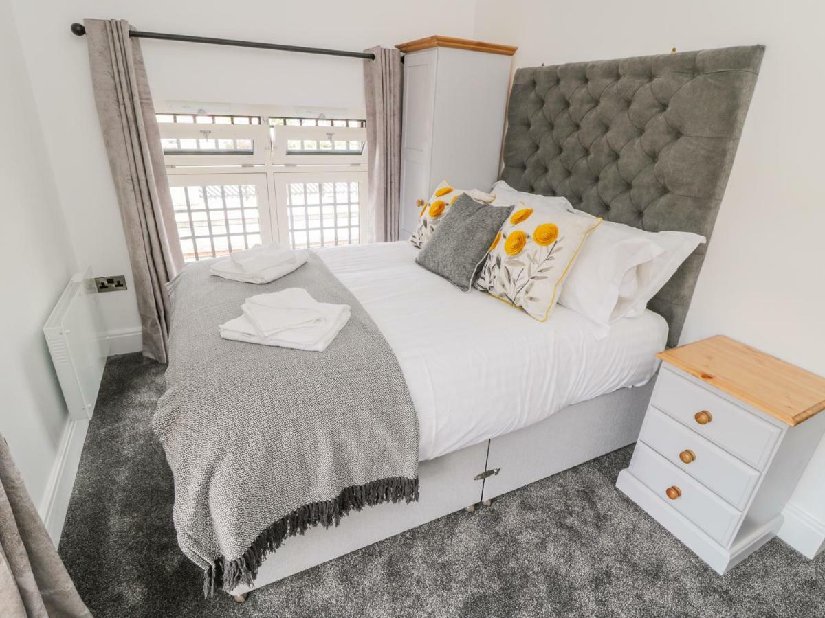 Evening Star Engine Shed Apartment Уитби Екстериор снимка